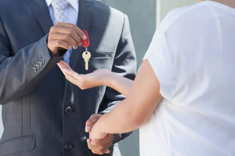 Consultores imobiliários oferecem aconselhamento especializado para compradores e vendedores de imóveis (Thinkstock)