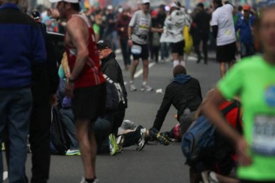 Explosões deixam pelo menos 2 mortos na Maratona de Boston