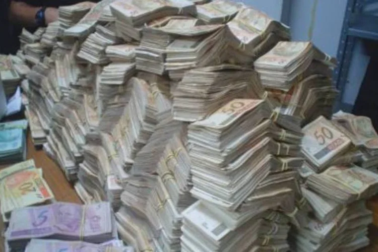Operação da Polícia Federal apreende milhares de reais (.)