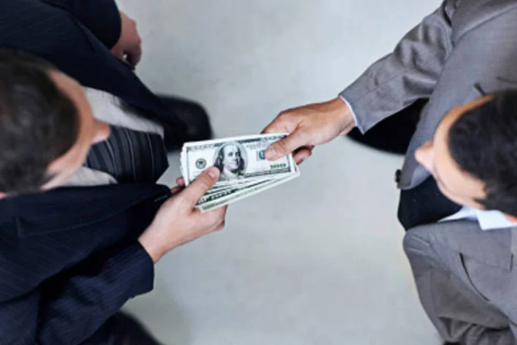 
	Doa&ccedil;&atilde;o oculta: o projeto aprovado pela C&acirc;mara institui uma triangula&ccedil;&atilde;o que impedir&aacute; o mapeamento das conex&otilde;es entre empresas financiadoras e candidatos financiados
 (Getty Images)