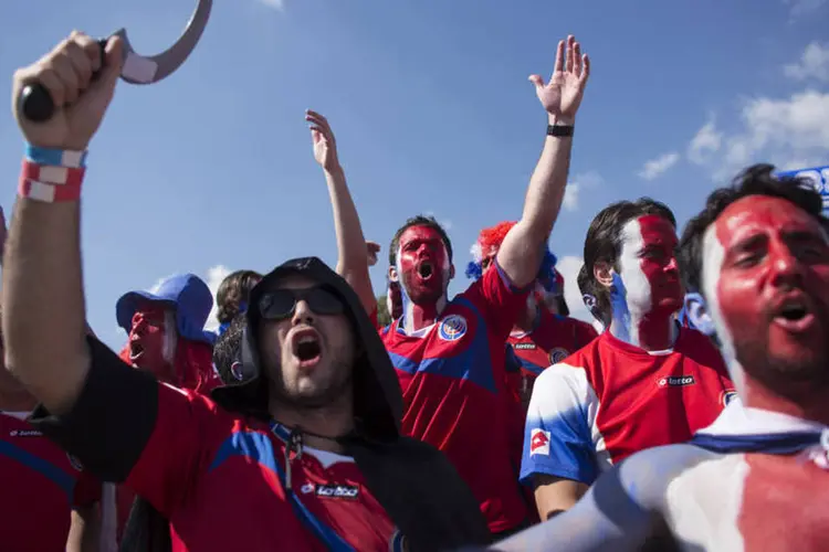
	Torcedores da Costa Rica chegam ao Miner&atilde;o para partida contra a Inglaterra
 (Oli Scarff/Getty Images)