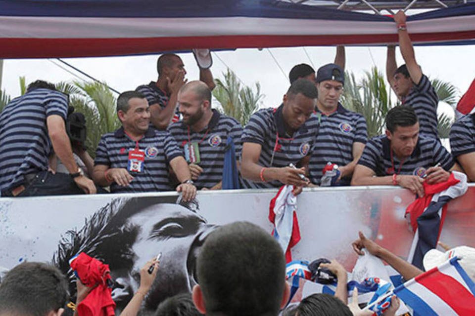 Costarriquenhos são recebidos como heróis após a Copa