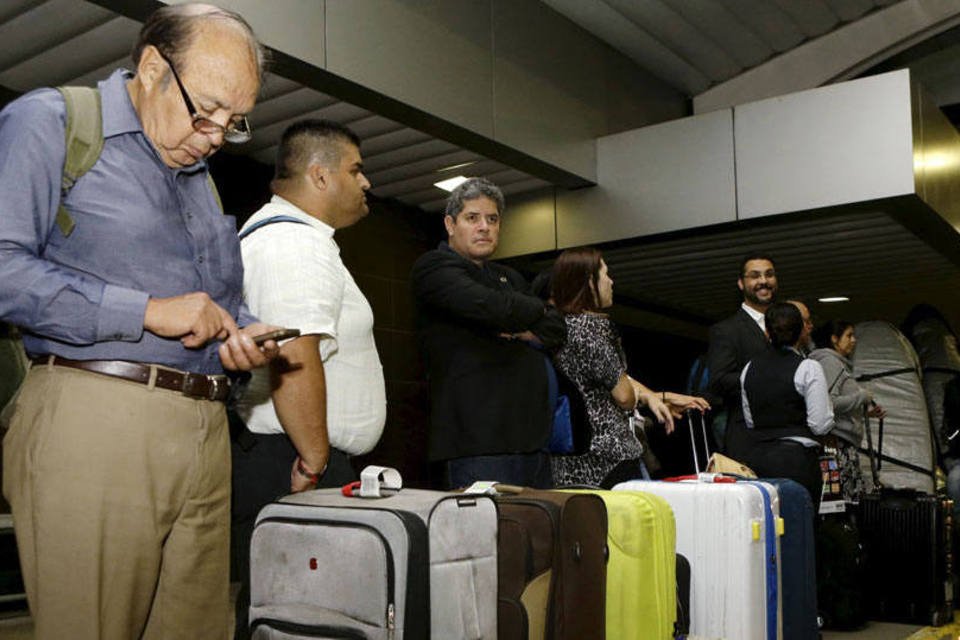 Aeroporto da Costa Rica reabre após erupção de vulcão