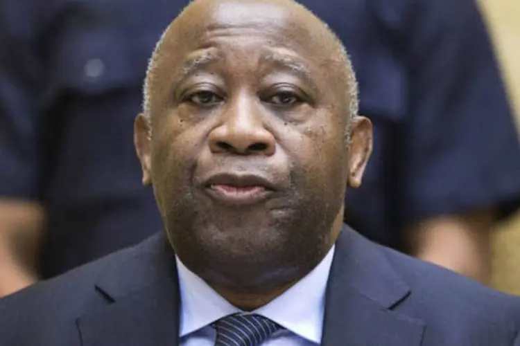 
	Laurent Gbagbo: ente 300 e 400 pessoas fizeram uma manifesta&ccedil;&atilde;o pr&oacute;-Gbagbo em frente ao pr&eacute;dio da Corte de Haia antes do in&iacute;cio da audi&ecirc;ncia
 (AFP/ Michael Kooren)