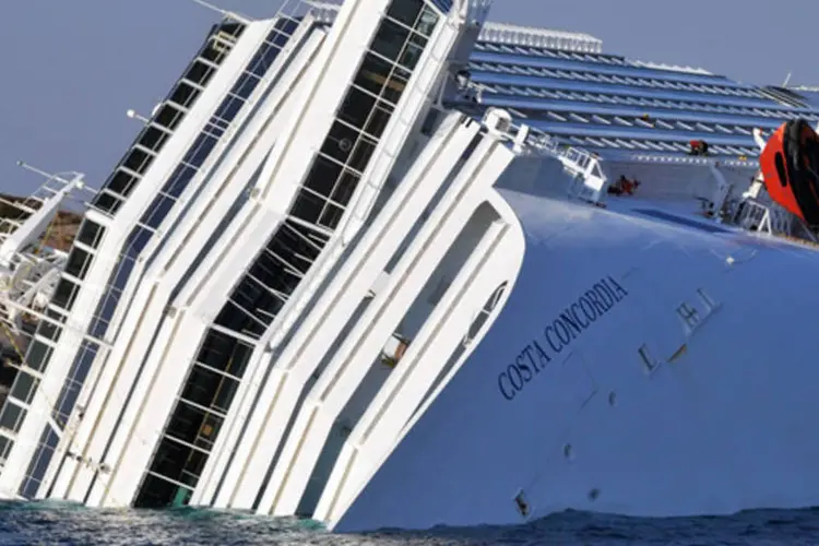 Costa Concordia: temor de um vazamento assusta a ilha (Getty Images)