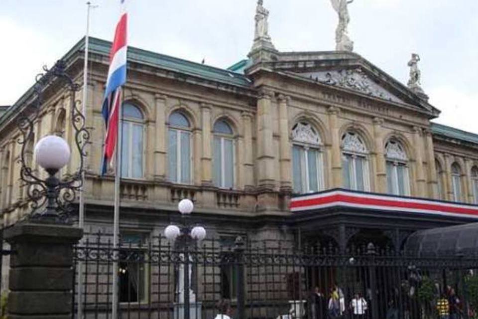 Três candidatos lideram disputa presidencial na Costa Rica