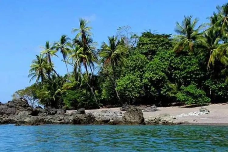 
	Praia em Costa Rica: a cantora e atriz e seu namorado comemoraram nas praias costarriquenhos, em 13 de janeiro, o 23&ordm; anivers&aacute;rio dele
 (Wikimedia Commons)