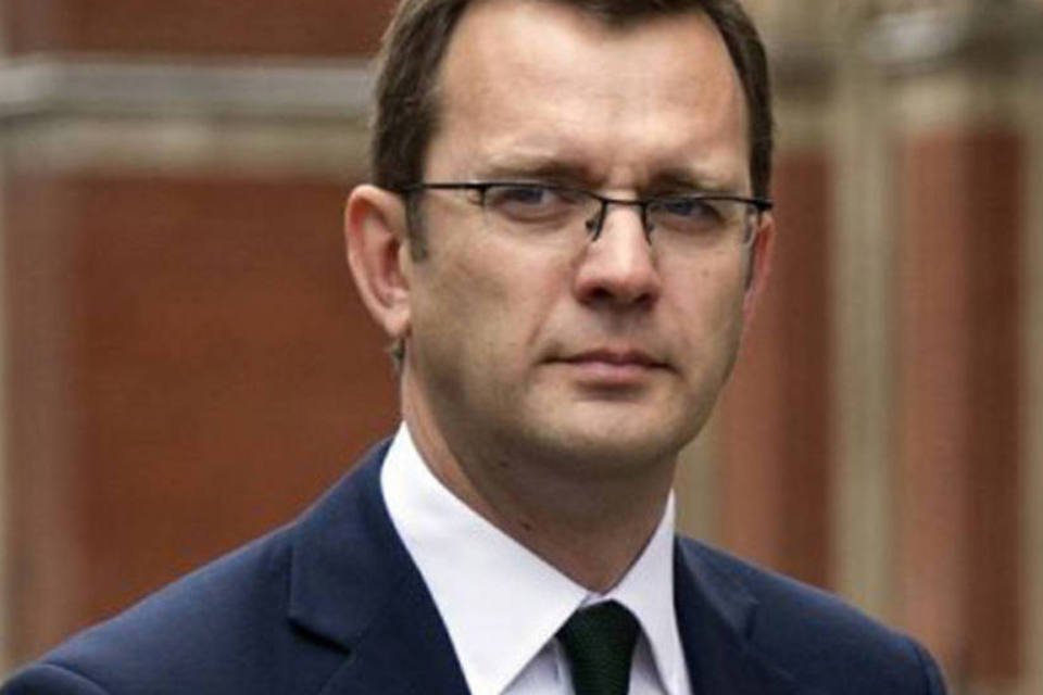 Ex-secretário de comunicação de Cameron detido pela polícia