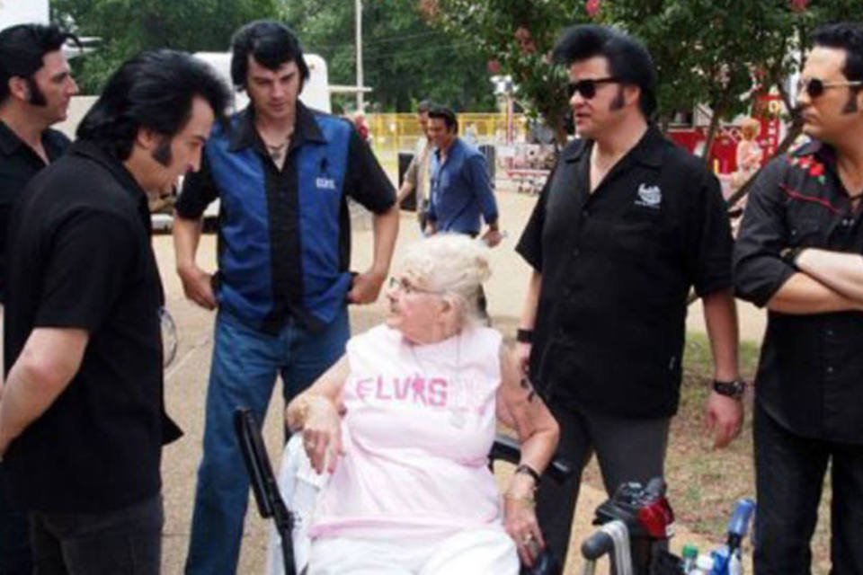 Fãs invadem Graceland para os 35 anos da morte de Elvis