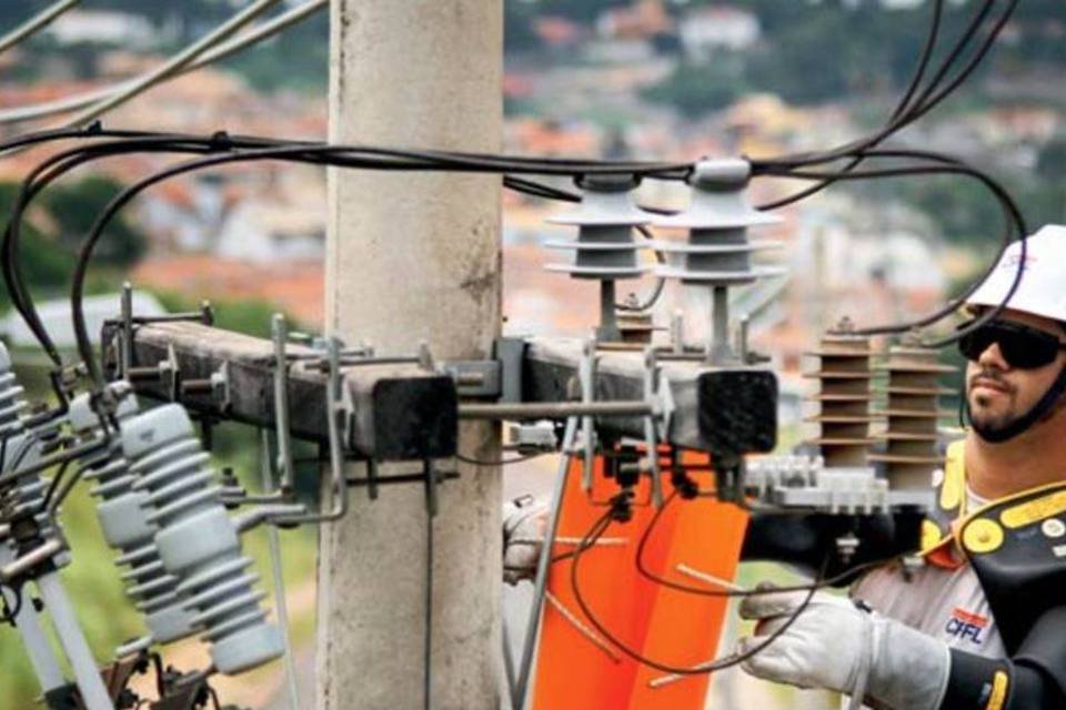 Clientes estão sem energia na Baixada Santista, diz CPFL