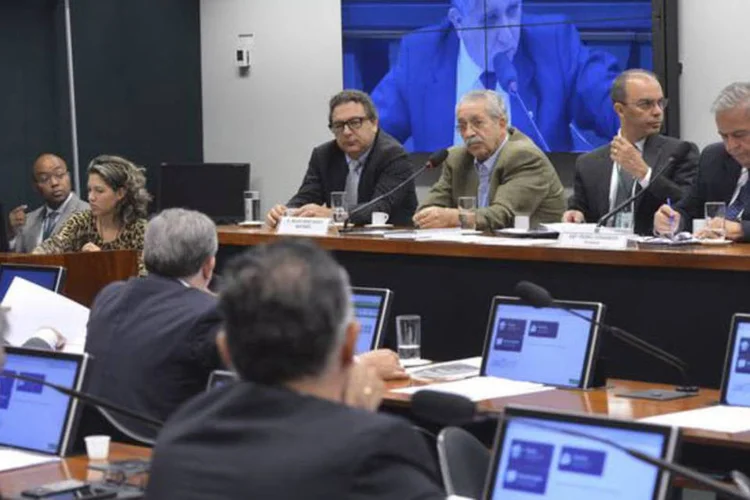 
	CPI do Carf: &quot;J&aacute; que o senhor n&atilde;o quer falar, acene com a cabe&ccedil;a&quot;, pediu o deputado
 (Antonio Cruz/Agência Brasil)