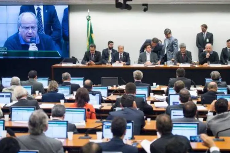 
	CPI da Petrobras: relator da CPI, deputado Luiz S&eacute;rgio, admitiu que a f&oacute;rmula para chegar &agrave;s perdas com a corrup&ccedil;&atilde;o foram &quot;constru&iacute;das mais politicamente do que tecnicamente&quot;
 (Marcelo Camargo/Agência Brasil)