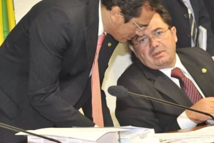 O presidente da comissão, senador Vital do Rêgo, e o deputado Delegado Protógenes durante a Comissão Parlamentar Mista de Inquérito (José Cruz/ABr)