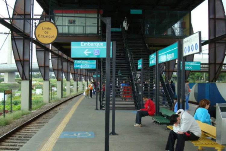 
	Esta&ccedil;&atilde;o Santo Amaro da Linha 9-Esmeralda da CPTM
 (Wikimedia Commons)