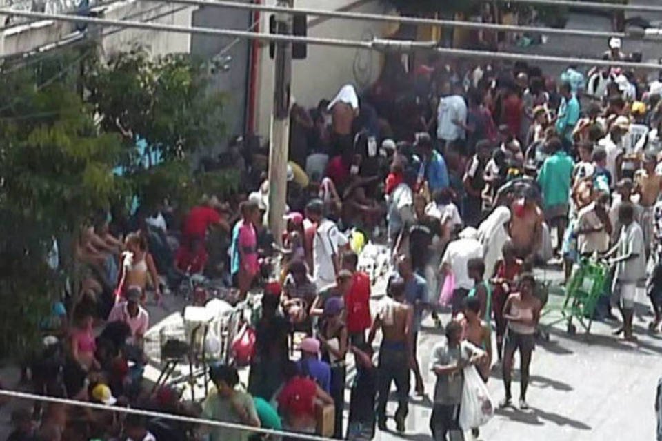 
	Usu&aacute;rios de crack se aglomeram em rua do centro de S&atilde;o Paulo
 (Reprodução Vimeo/Prefeitura de São Paulo)