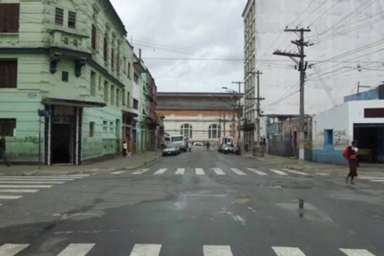 
	Rua Helv&eacute;tia: somente viaturas da Pol&iacute;cia Militar e da GCM e caminh&otilde;es de limpeza da Prefeitura puderam circular
 (Eduardo Tavares/EXAME.com)