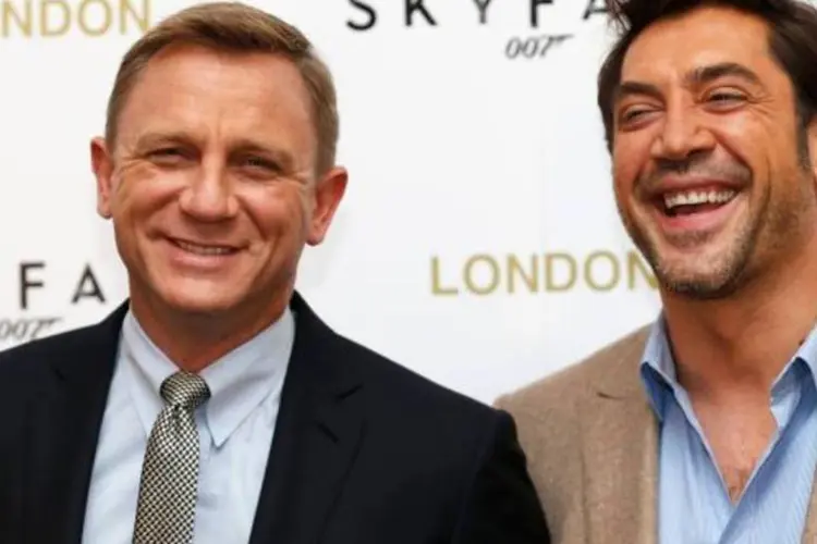 Atores Daniel Craig e Javier Bardem na divulgação de "007 - Skyfall" (Andrew Winning/Reuters)
