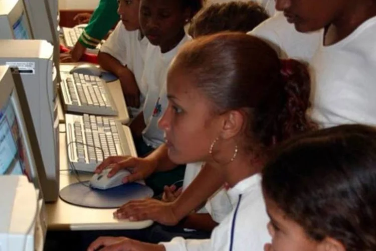 A Comscore calcula que o número atual de internautas seja de 45,1 milhões (Divulgação/EXAME)
