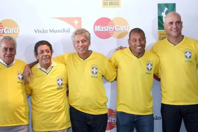 Craques do passado em campanha da Mastercard: marca aposta na contramão de tudo que está sendo realizado em termos de ativação para a Copa do Mundo (Divulgação)