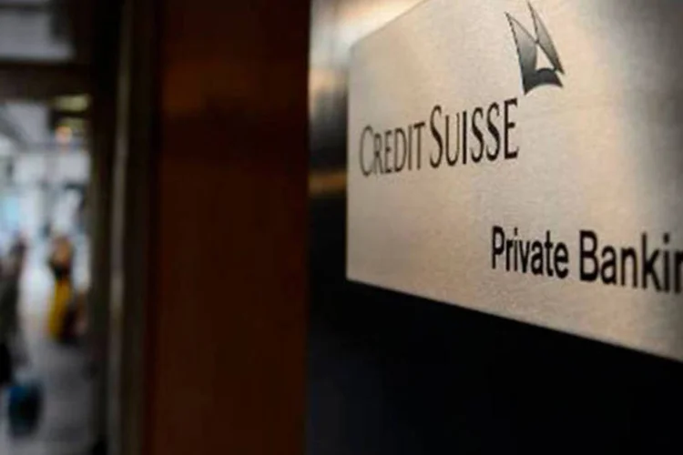 
	Fachada do banco Cr&eacute;dit Suisse: o Credit Suisse despencava 11,5 por cento ap&oacute;s divulgar seu primeiro preju&iacute;zo anual desde 2008
 (Fabrice Coffrini/AFP)