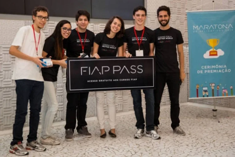 Criadores do app VisualSchool: app foi o vencedor da Maratona de Aplicativos FIAP Google (Divulgação)