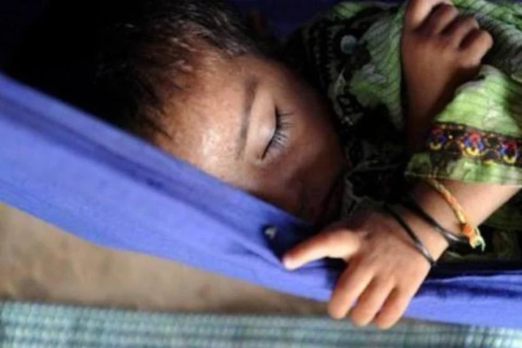 
	Segundo o estudo, pessoas que moram perto da linha do Equador t&ecirc;m maior tend&ecirc;ncia a acordar e dormir cedo
 (AFP/Arquivo / Adek Berry)