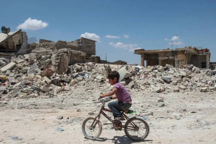 Criança na Síria: com o aniversário de cinco anos do início da guerra civil que devastou o país, governo e opositores devem finalmente discutir um acordo de paz com mediação da ONU (Getty Images)