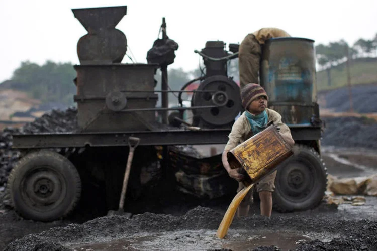 
	Crian&ccedil;a trabalhando: a OIT calcula que cerca de 215 milh&otilde;es de menores de 18 anos trabalham no mundo todo
 (Daniel Berehulak / Staff / Getty Images)