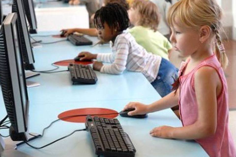 Crianças usam internet mais em lan houses do que na escola
