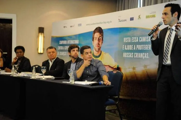 
	Lan&ccedil;amento da campanha N&atilde;o Desvie o Olhar :campanha europeia tem tamb&eacute;m como foco alertar os cidad&atilde;os para n&atilde;o usar a visita ao Brasil, durante a Copa, para explorar crian&ccedil;as e adolescentes
 (Tânia Rêgo/Agência Brasil)
