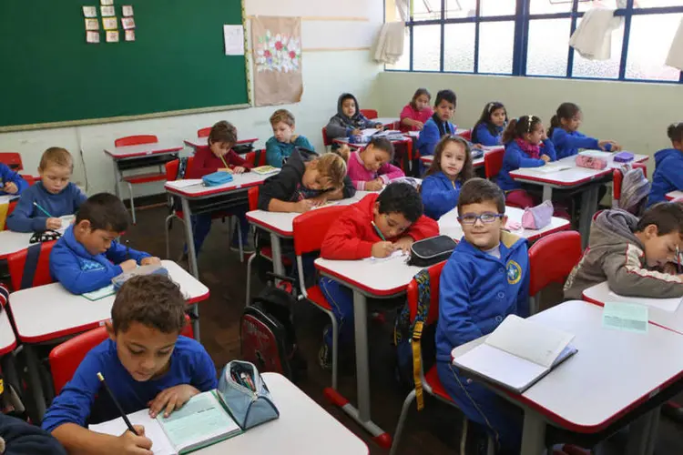 Crianças em escola de Curitiba, no Paraná: alunos do Sul e Sudeste apresentaram os maiores níveis de alfabetização (Cesar Brustolin/SMCS)