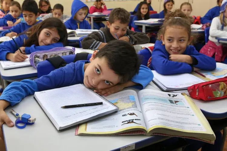 Crianças em escola de Curitiba: cerca de 7% das crianças e adolescentes em idade escolar não frequentam a sala de aula (César Brustolin/SMCS)
