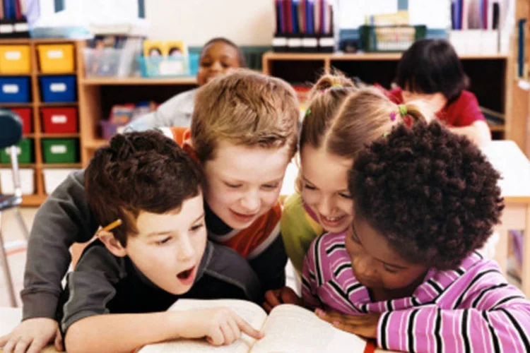 
	Autonomia: escolas apostam nos livros did&aacute;ticos que tenham recursos extras audiovisuais e tecnol&oacute;gicos - e em materiais produzidos pelos pr&oacute;prios professores
 (Getty Images)