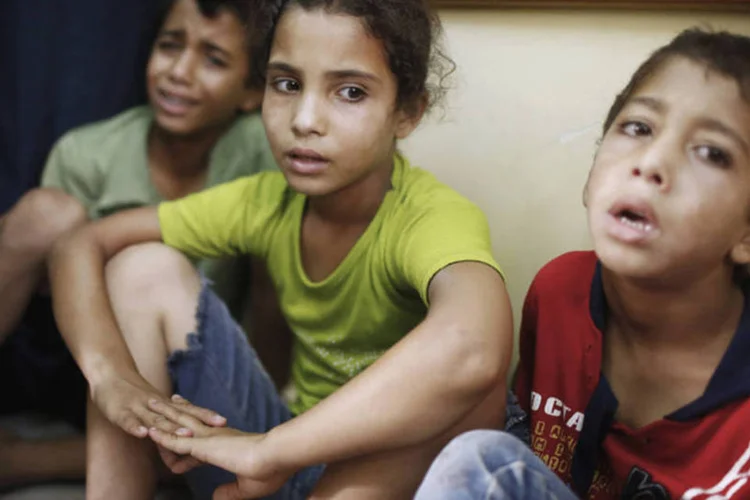 Crianças que estavam em escola: diretor de hospital local disse que vários centros médicos estavam recebendo os feridos (Finbarr OReilly/Reuters)