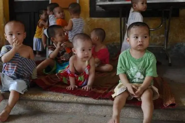 Crianças vietnamitas: novas adoções americanas serão limitadas (Hoang Dinh Nam/AFP)