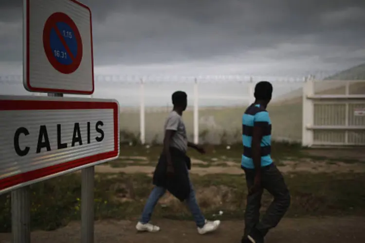 
	Refugiados: Hollande disse que aos imigrantes ser&aacute; oferecido alojamento alternativo em centros em toda a Fran&ccedil;a, onde eles ser&atilde;o encorajados a pedir asilo no pa&iacute;s
 (Getty Images)