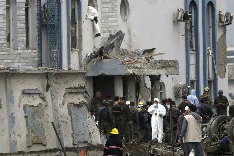 
	Afeganist&atilde;o: o atentado talib&atilde; que deixou 64 mortos e 347 feridos em Cabul piorou as rela&ccedil;&otilde;es com o Paquist&atilde;o e provocou uma postura mais dura do governo contra insurgentes
 (Ahmad Masood / Reuters)