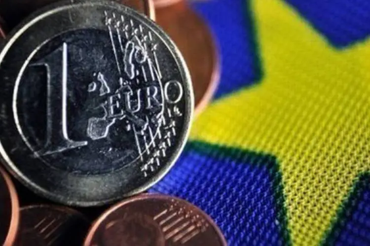 
	Moedas de euro: a Gr&eacute;cia captou na semana passada 4,063 bilh&otilde;es de euros em t&iacute;tulos do Tesouro a tr&ecirc;s meses
 (Philippe Huguen/AFP)
