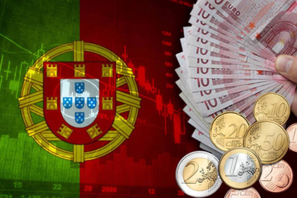 Portugal coloca 2 bilhões de euros em bônus com juros em baixa