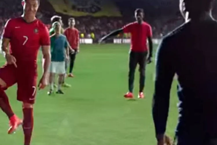 
	Cristiano Ronaldo: o jogador apresenta&nbsp;a &uacute;ltima chuteira da fabricante
 (Reprodução/YouTube/Nike)