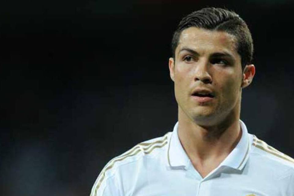 Cristiano Ronaldo doa 100 mil euros à Cruz Vermelha