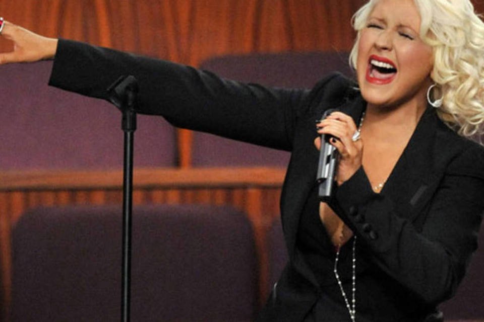 Christina Aguilera lança single e confirma novo álbum