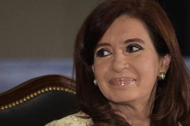 
	Presidente Cristina Kirchner: &quot;voc&ecirc; n&atilde;o pode for&ccedil;ar ningu&eacute;m a assinar sua pr&oacute;pria certid&atilde;o de &oacute;bito&quot;
 (Juan Mabromata/AFP)