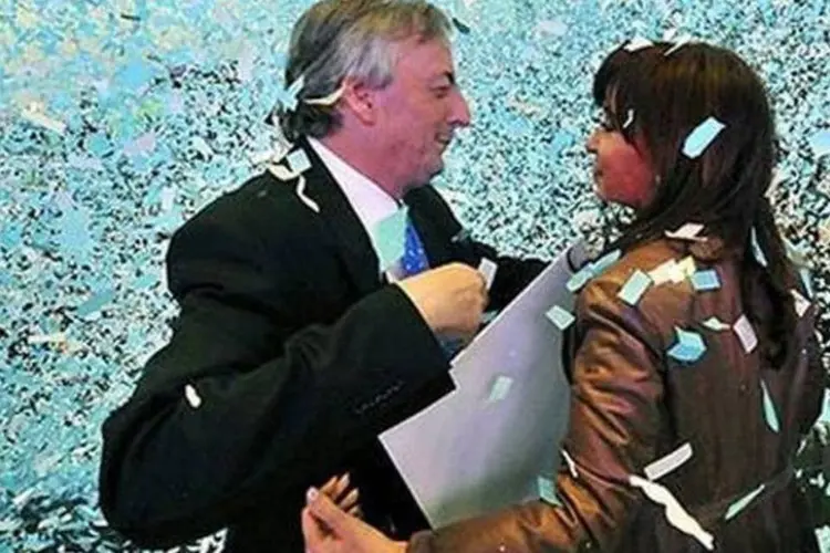 
	Cristina e N&eacute;stor Kirchner: ex-presidente morreu em 27 de outubro de 2010 de uma parada card&iacute;aca
 (Divulgação)