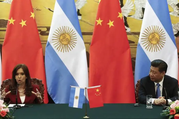 Kirchner e Xi Jinping: presidente argentina havia se encontrado com presidente chinês na terça-feira (Rolex Dela Pena/Pool/Reuters)