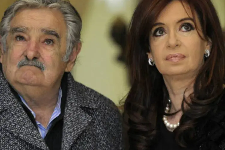 
	Jos&eacute; Mujica e Cristina Kirchner juntos em foto de agosto de 2011: Mujica revelou ao ve&iacute;culo suas inten&ccedil;&otilde;es e anunciou que n&atilde;o vai detalhar o conte&uacute;do da carta
 (AFP / Juan Mabromata)