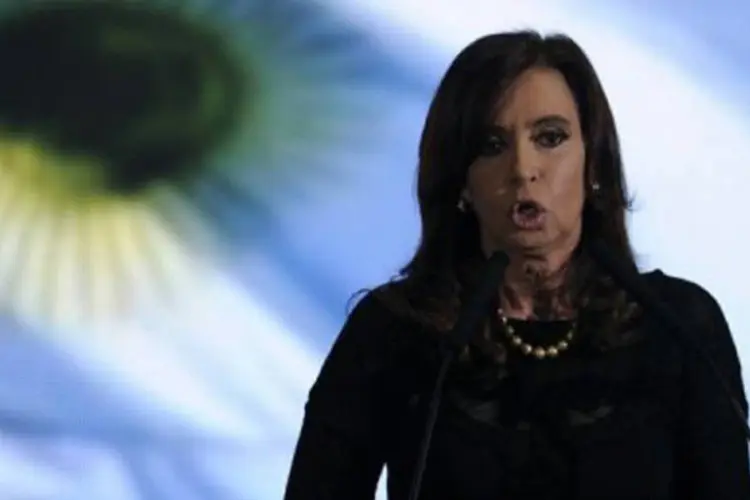 
	A presidente argentina, Cristina Kirchner, discursa em Buenos Aires: vit&oacute;ria da Frente Renovadora &quot;n&atilde;o &eacute; um cheque em branco&quot;, disse l&iacute;der de oposi&ccedil;&atilde;o
 (©AFP / Alejandro Pagni)