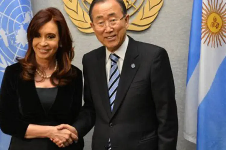 Cristina Kirchner e o secretário-geral da ONU, Ban Ki-moon: os outros cinco membros não permanentes são Azerbaijão, Guatemala, Marrocos, Paquistão e Togo (©AFP / Stan Honda)