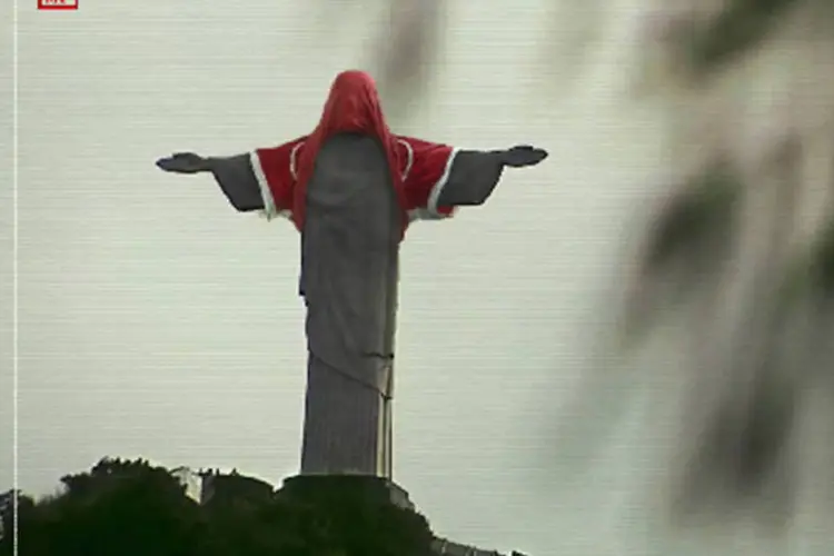 Cristo Redentor com camisa de futebol: filme mostra todo o amor e paixão dos torcedores brasileiros pelo esporte (Reprodução/YouTube)