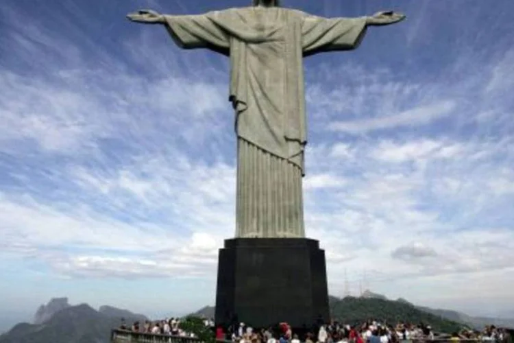 Com a reforma, a superfície do Cristo Redentor ficou mais clara (.)